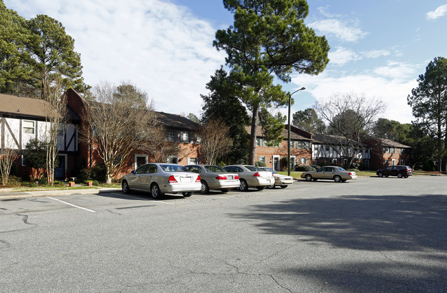 The Falls Condominiums in Raleigh, NC - Building Photo - Building Photo