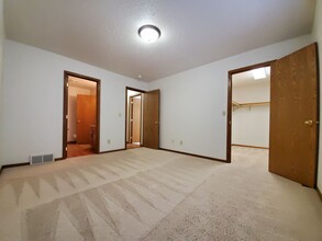 1738 35th St S in Fargo, ND - Building Photo - Building Photo