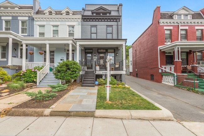 property at 724 Taylor St NW
