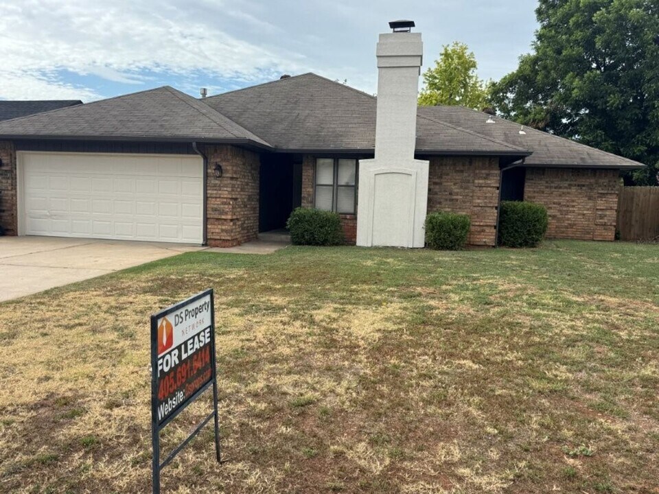 2316 SW 101st St in Oklahoma City, OK - Building Photo