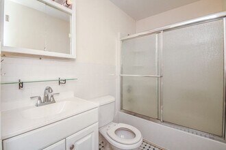 122 Emerson Gardens Rd, Unit 2 in Lexington, MA - Building Photo - Building Photo