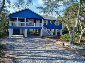 669 Bald Point Rd in Panacea, FL - Building Photo