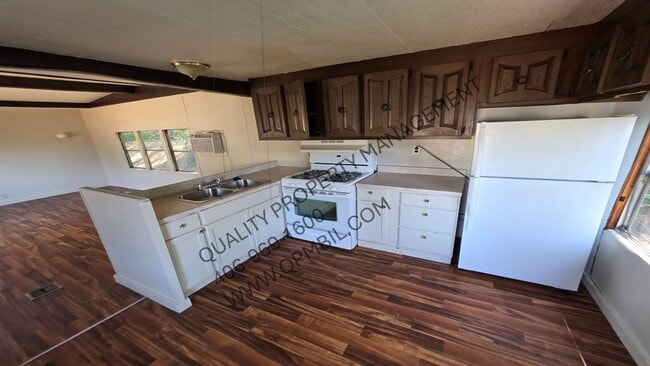 property at 3909-1821 Bluebird St