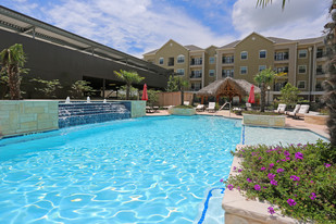 CREEKSIDE VUE APARTMENTS in New Braunfels, TX - Building Photo