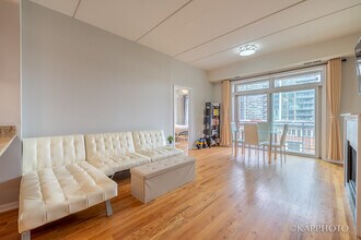 657 W Fulton St, Unit 609 in Chicago, IL - Building Photo - Building Photo