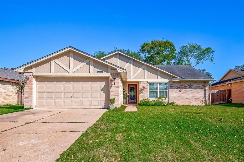 14206 Bay Gardens Dr in Sugar Land, TX - Building Photo