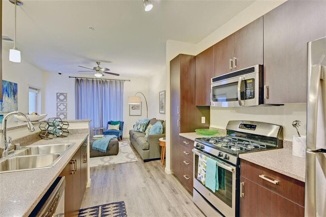 Venue Apartments in San Jose, CA - Foto de edificio - Building Photo