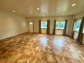 2175 Chateau Ct in North Pole, AK - Building Photo - Building Photo