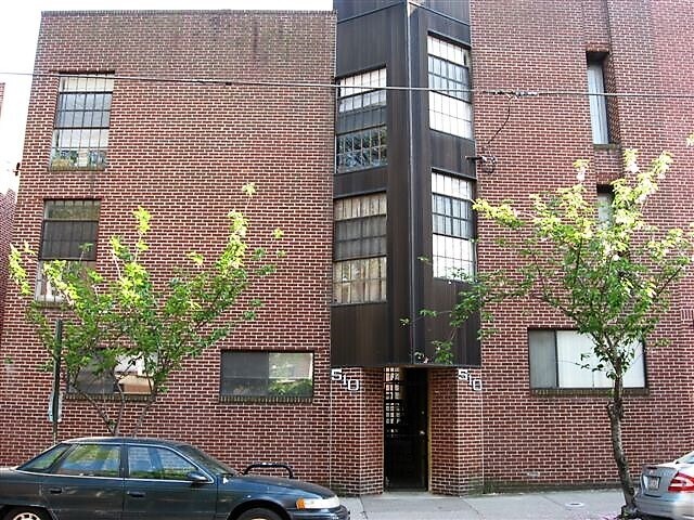 510 Lombard St in Philadelphia, PA - Building Photo