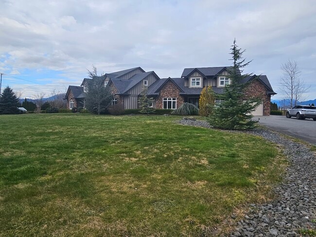6230 Bradner Ln in Chilliwack, BC - Building Photo - Building Photo