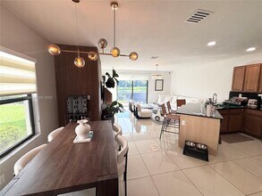 401 NE 194th Ln in Miami, FL - Building Photo - Building Photo
