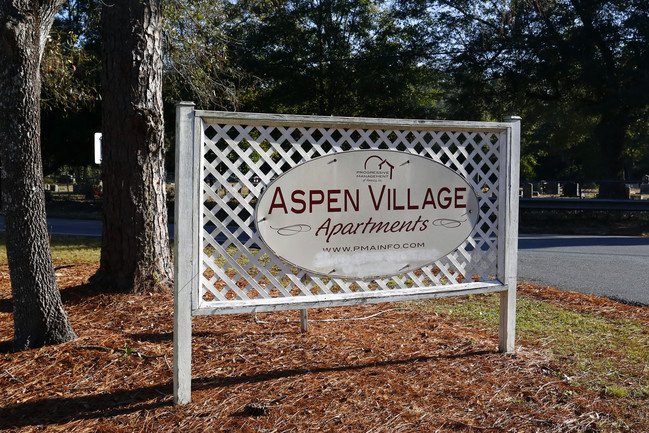 Aspen Village Apartments in Pensacola, FL - Building Photo - Building Photo