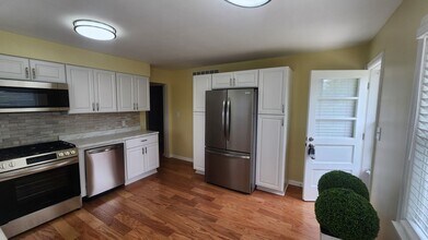 2101 Wrocklage Ave in Louisville, KY - Building Photo - Building Photo