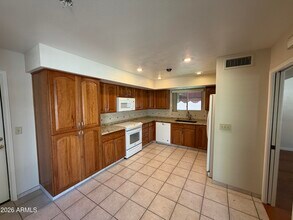 10402 E Regal Dr in Sun Lakes, AZ - Building Photo - Building Photo