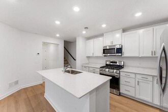 5297 Long Pointe Pass in Woodbury, MN - Building Photo - Building Photo