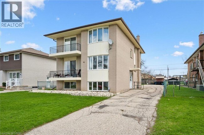 43 Secord Ave in Kitchener, ON - Building Photo - Building Photo