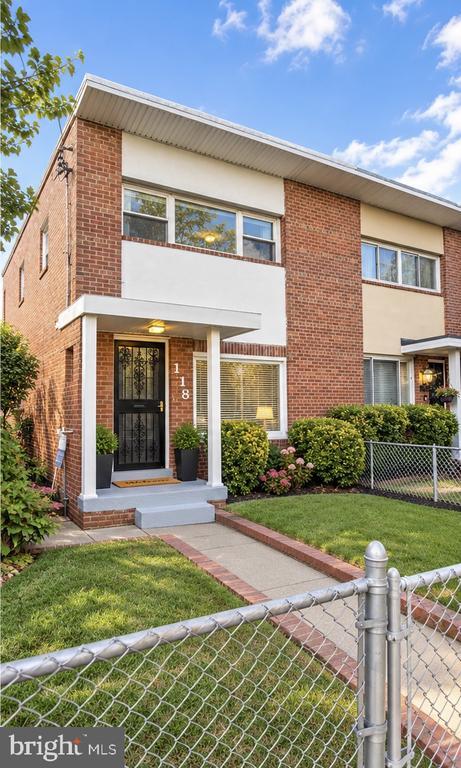 property at 118 Urell Pl NE