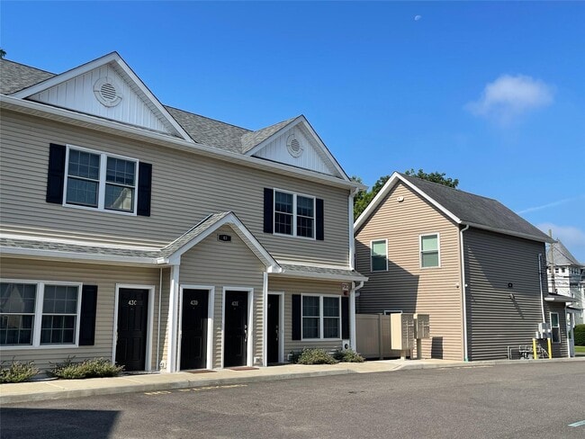 43-47 Park Ave in Amityville, NY - Building Photo - Building Photo