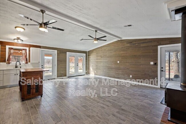 933 Leatherwood Ln in Poolville, TX - Building Photo - Building Photo