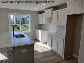 332 Marie Ave in Norwalk, IA - Building Photo - Building Photo