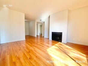 2724 Abbot Kinney Blvd, Unit 309 in Los Angeles, CA - Building Photo - Building Photo