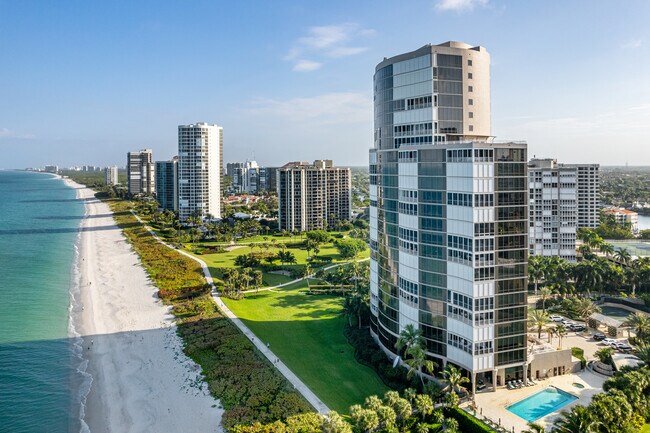 Le Rivage Condominium Complex in Naples, FL - Building Photo - Building Photo