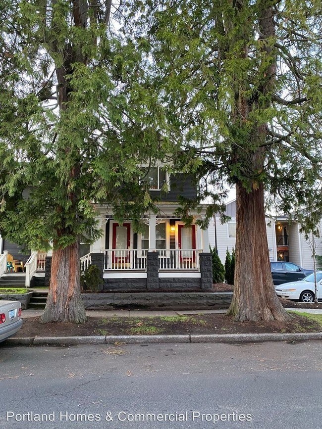 7521 N Gloucester Ave in Portland, OR - Foto de edificio - Building Photo