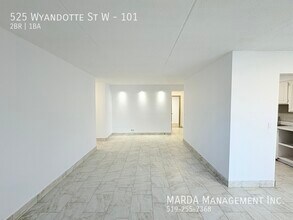 525 Wyandotte St W in Windsor, ON - Foto de edificio - Building Photo