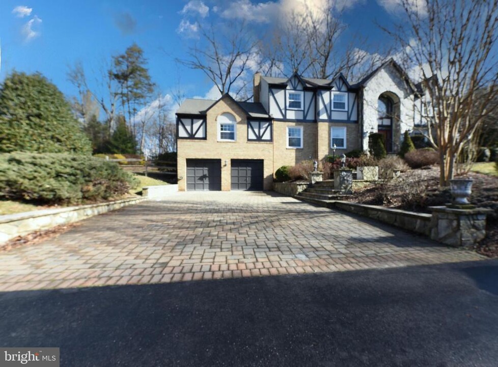 2905 Taj Dr in Oakton, VA - Building Photo