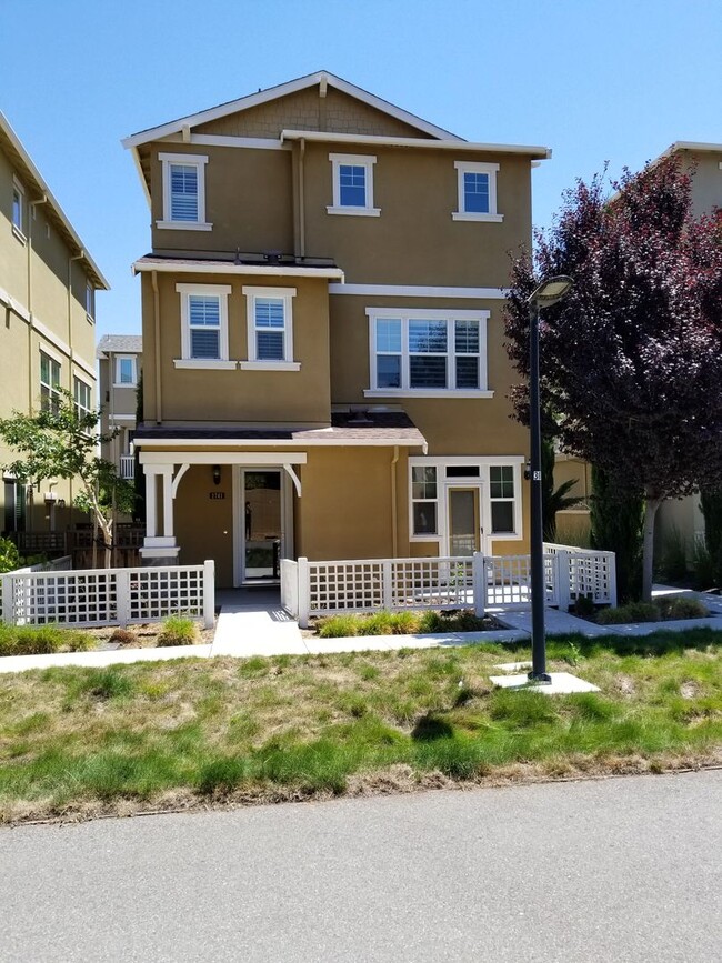 2761 Pismo Terrace in Fremont, CA - Foto de edificio - Building Photo