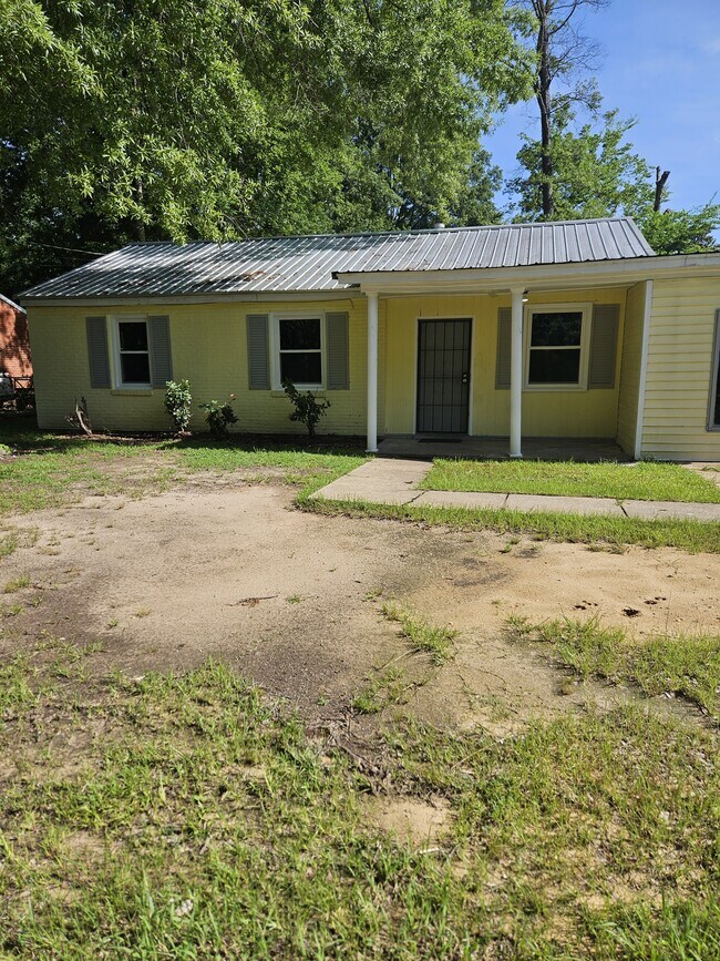 property at 122 Collinwood Ave