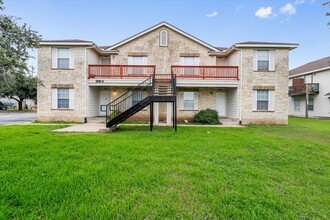 3301 El Salido Pkwy in Cedar Park, TX - Foto de edificio - Building Photo