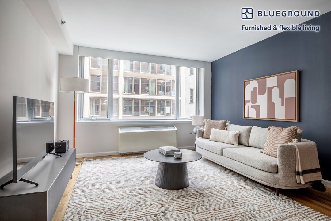 120 W 21st St in New York, NY - Building Photo