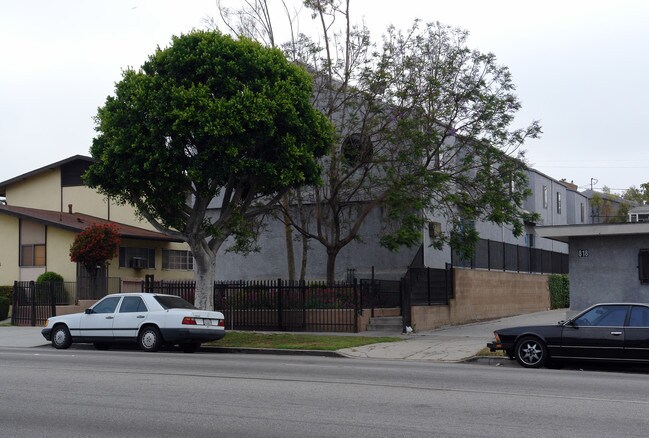 824 Centinela Ave in Inglewood, CA - Foto de edificio - Building Photo