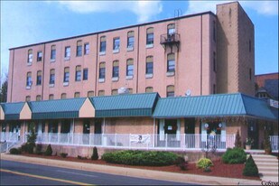 Redfern Apartments in Somerville, NJ - Building Photo