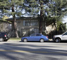5734 Hazeltine Ave in Van Nuys, CA - Building Photo