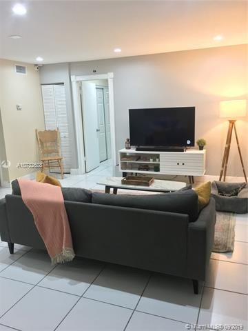 2324 Van Buren St-Unit -103 in Hollywood, FL - Building Photo