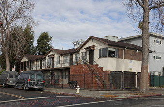 Ashbrook Court Apartments in Oakland, CA - Building Photo - Building Photo