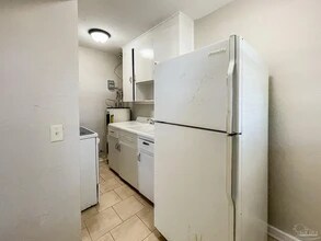 8 Rowland Ct, Unit B in Pensacola, FL - Foto de edificio - Building Photo