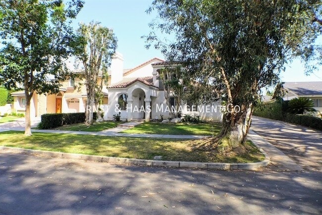 3560 Pine Ave in Long Beach, CA - Building Photo - Building Photo