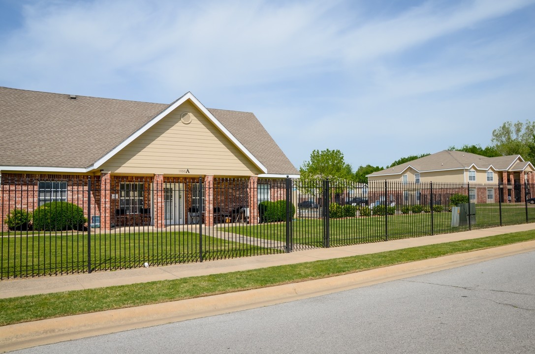 C&W Remington Park Apartments in Siloam Springs, AR - Building Photo