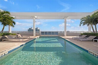 7929 West Dr, Unit 1501 in North Bay Village, FL - Foto de edificio - Building Photo