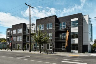 VESPR Apartments in College Place, WA - Building Photo