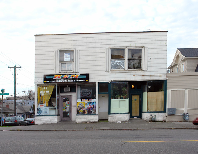 5501 University Way in Seattle, WA - Building Photo - Building Photo