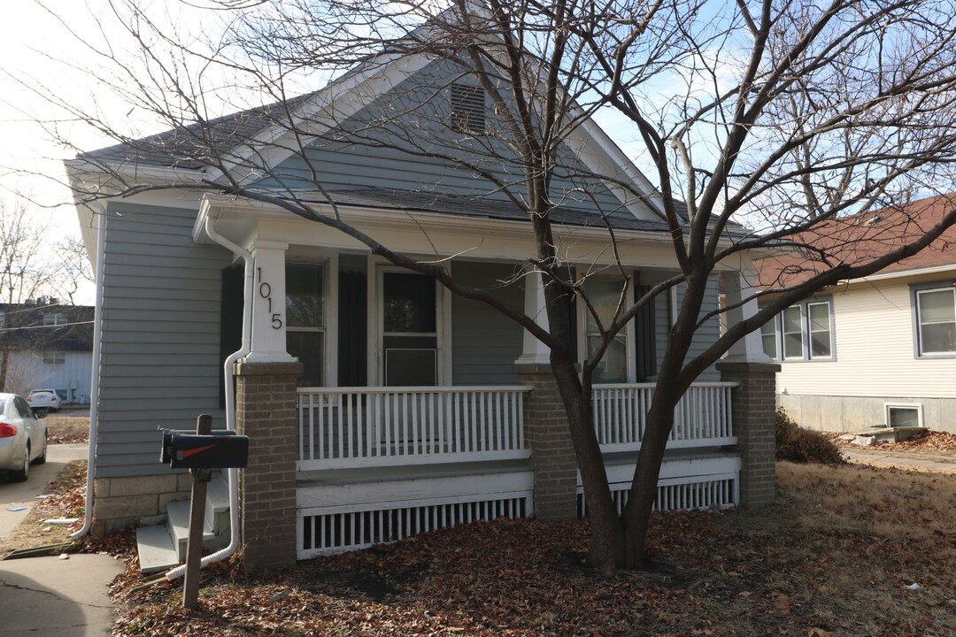 1015 Bertrand St in Manhattan, KS - Foto de edificio