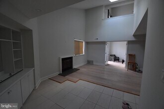 4002 Tracy Ct in Voorhees Township, NJ - Building Photo - Building Photo