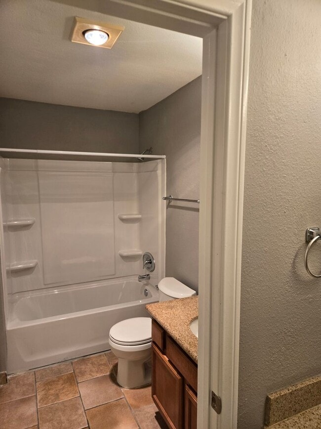 432 Edgehill Ln in Oceanside, CA - Building Photo - Building Photo