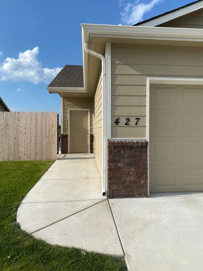 427 S Longbranch Dr in Maize, KS - Building Photo - Building Photo