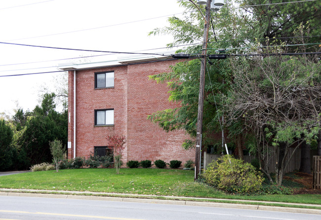 Tuckahoe Apartments I in Arlington, VA - Building Photo - Building Photo