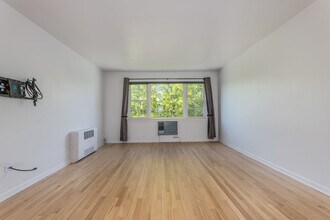 1005 Madison St, Unit 405 in Evanston, IL - Building Photo - Building Photo